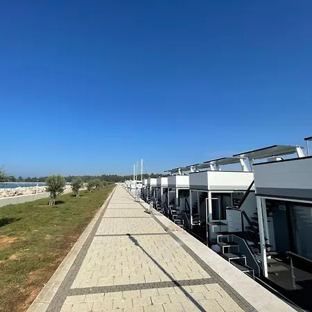 Houseboat Oasis With Whirlpool & View 3*